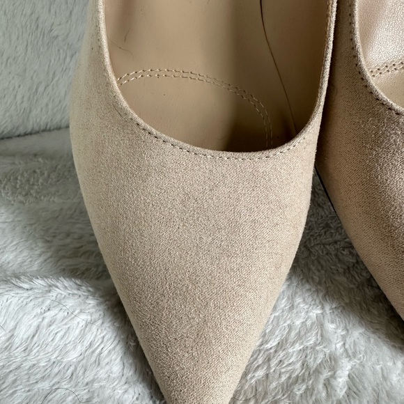 NWT Creme Suade Pointed Toe Platform Heels - Picture 3 of 7